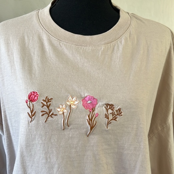 2 crop T-shirt bundle, Cotton On, Large, grey and tan. - Picture 10 of 15